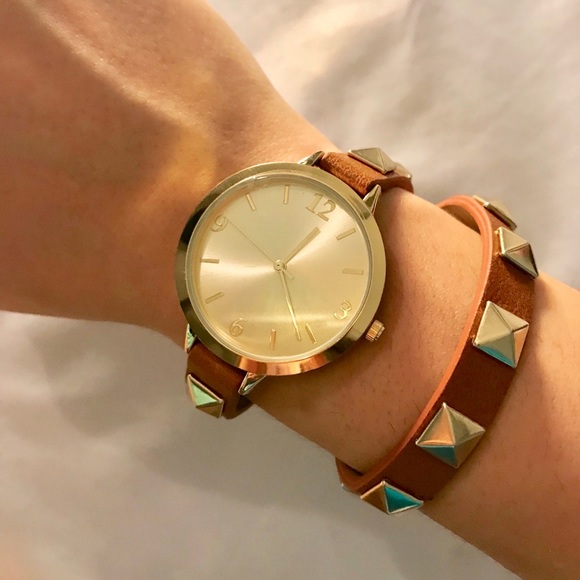 Cute little leather watch - Picture 1 of 2